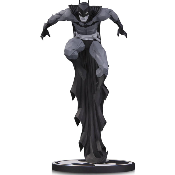 Batman (Jonathan Matthews) | DC Comics | Black & White Statue | DC Collectibles | Woozy Moo